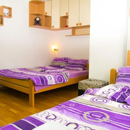 Hostel No9 *