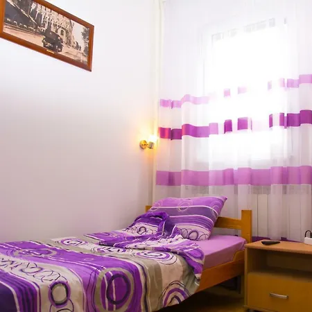 Hostal No9 *